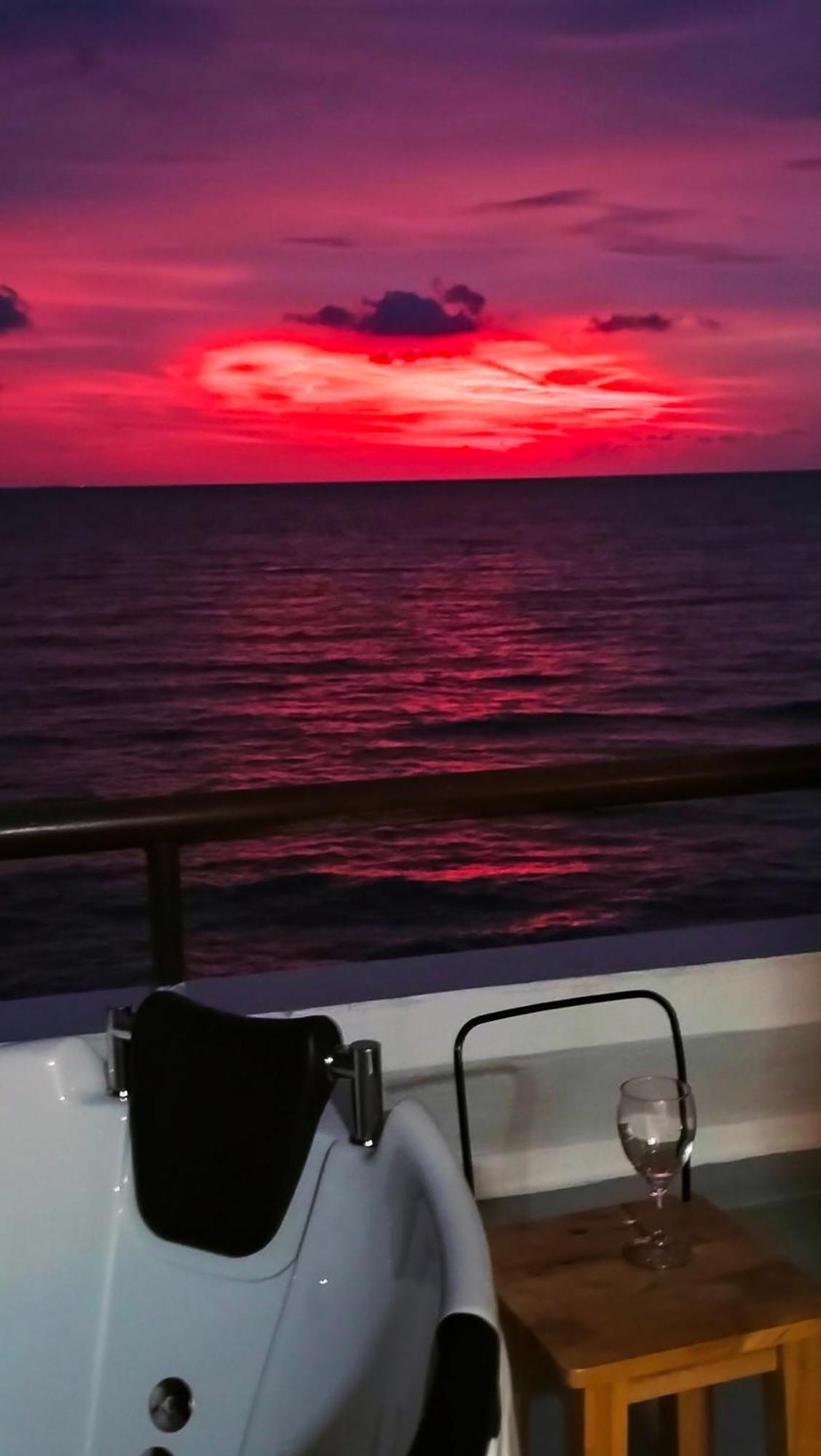 Seafront Sunsetspa Πορτ Ντίξον Εξωτερικό φωτογραφία